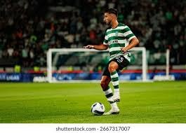 拉卡泽特回到酋长球场，观看并解说枪手对阵拜仁的比赛